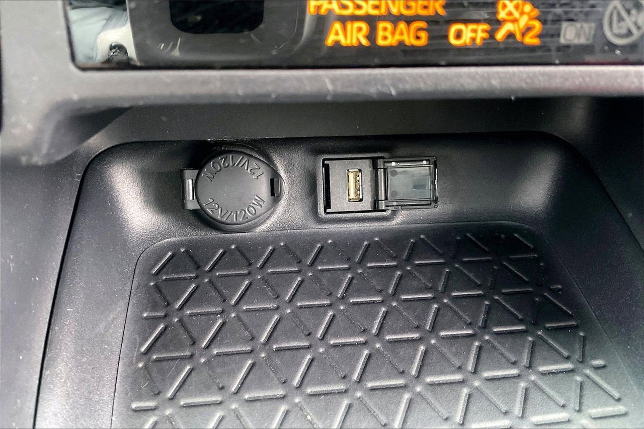 Used 2020 Toyota RAV4 XLE Premium image 18