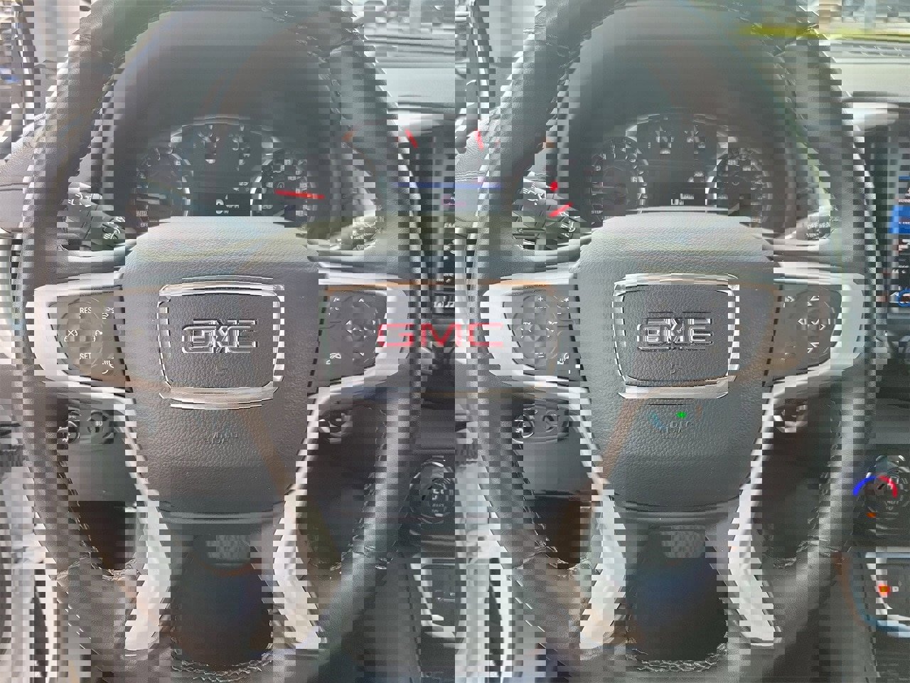 Used 2023 GMC Terrain SLT image 18