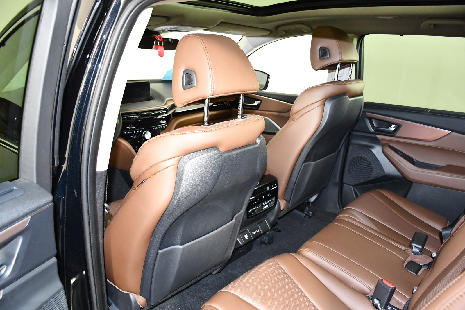 Certified 2024 Acura MDX SH-AWD w/ Technology Package image 47
