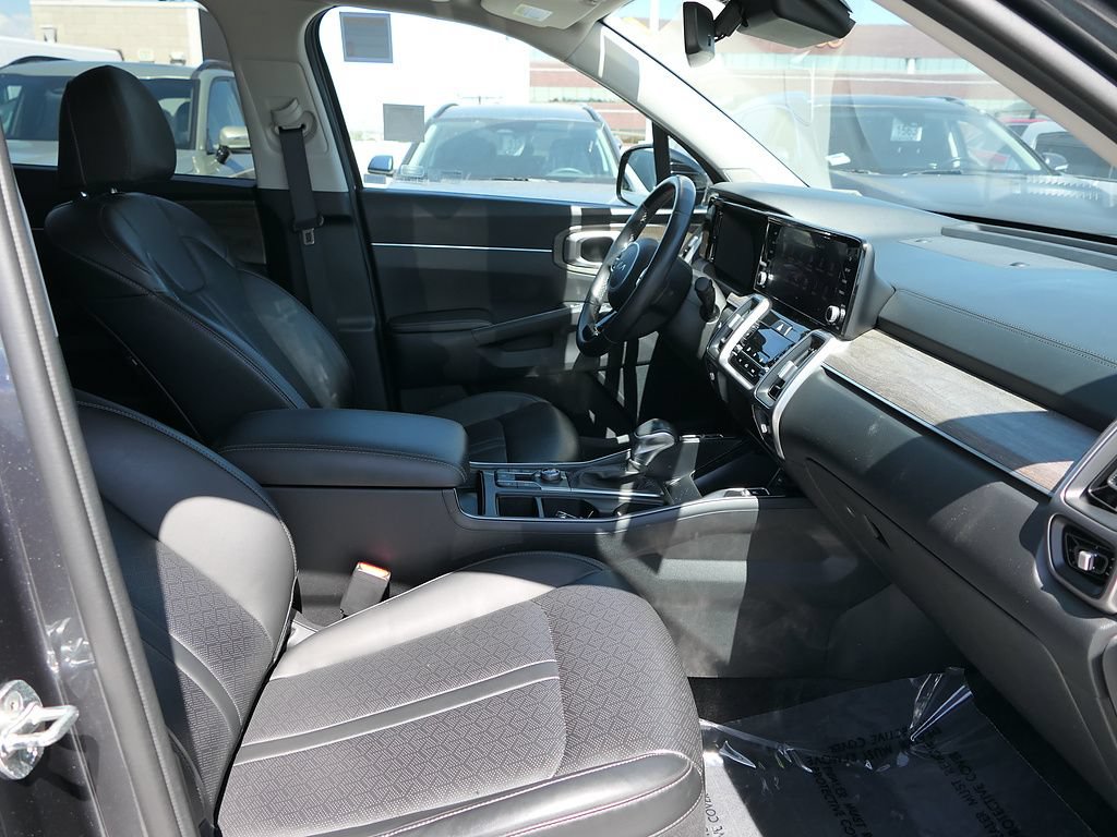 Used 2023 Kia Sorento EX w/ Panoramic Sunroof Package FWD image 28