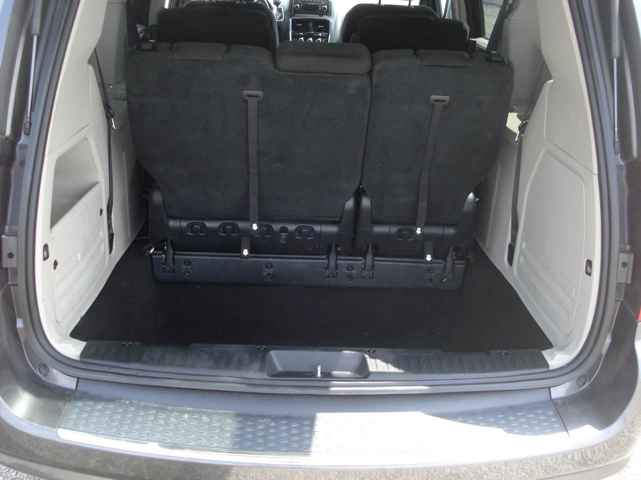 Used 2016 Dodge Grand Caravan SE image 38