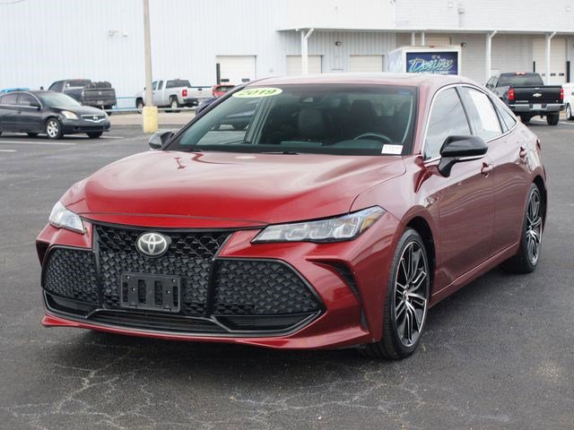Used 2019 Toyota Avalon XSE image 2