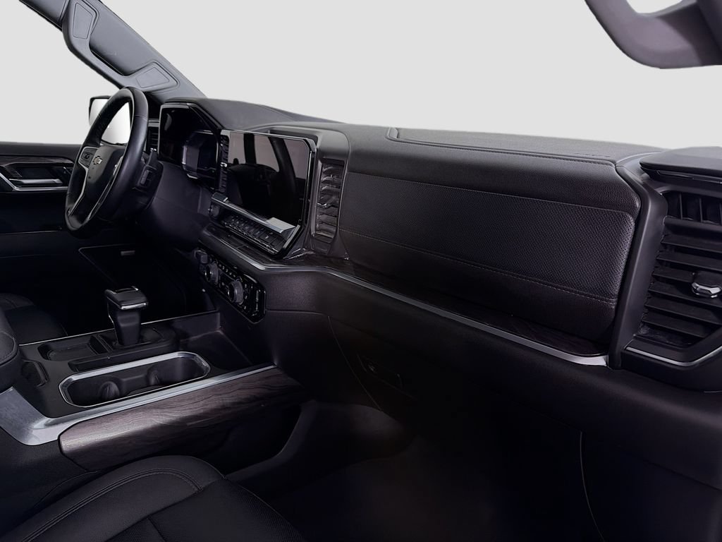 Used 2025 Chevrolet Silverado 1500 LTZ AWD/4WD image 32