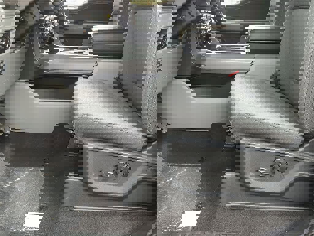 New 2025 Ford F150 XLT w/ Equipment Group 303A High image 17