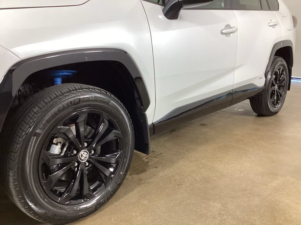 Used 2023 Toyota RAV4 XSE AWD/4WD image 2