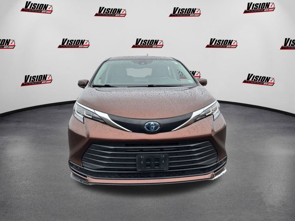 Used 2021 Toyota Sienna LE video 2