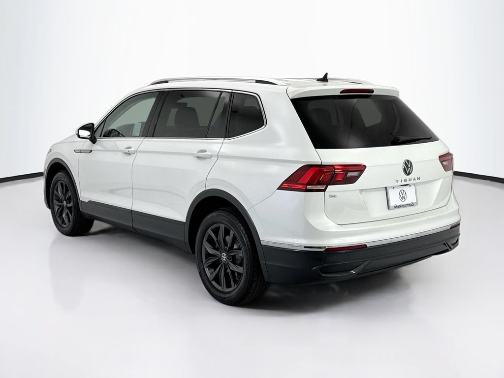 Used 2023 Volkswagen Tiguan SE w/ Panoramic Sunroof Package FWD image 7