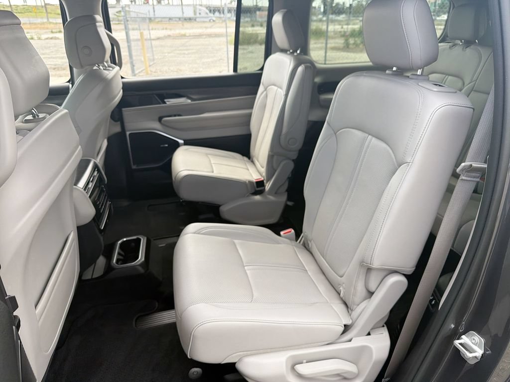 Used 2024 Jeep Wagoneer Series II w/ Premium Group I RWD image 26