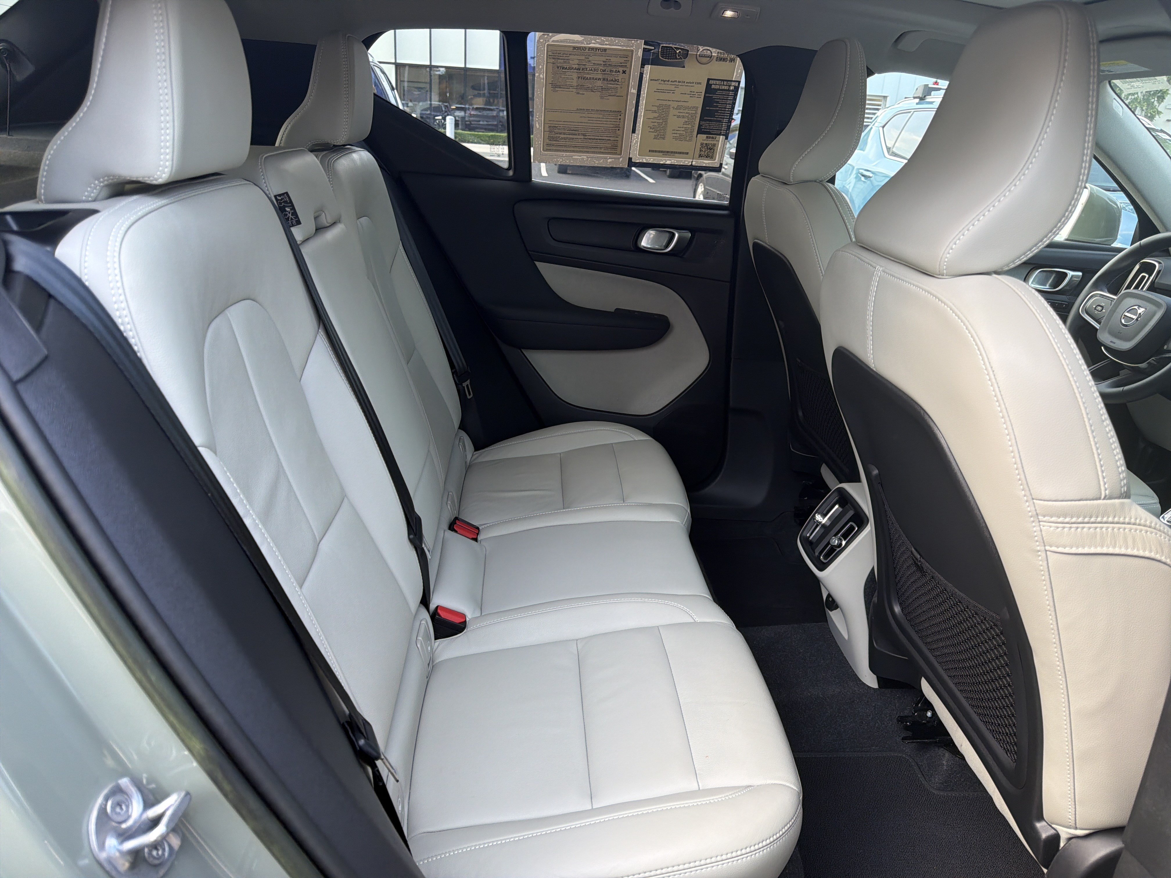 Certified 2023 Volvo XC40 B5 Plus AWD/4WD image 33