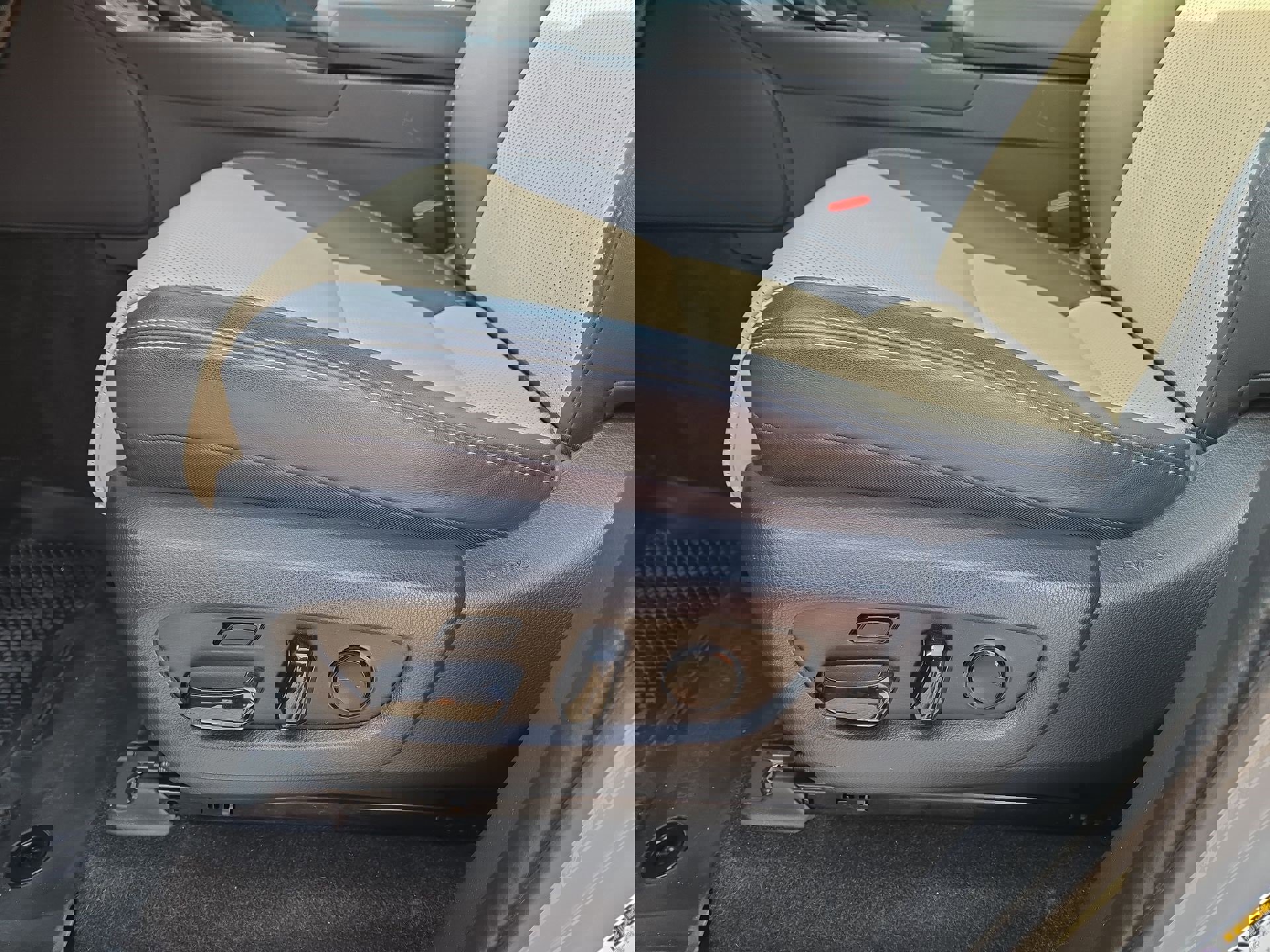 Used 2024 Lexus GX 550 image 17