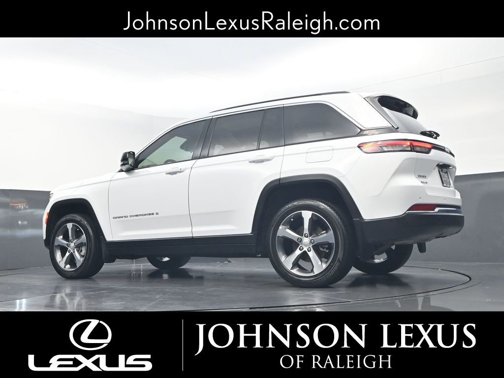 Used 2024 Jeep Grand Cherokee Limited w/ Luxury Tech Group II image 17