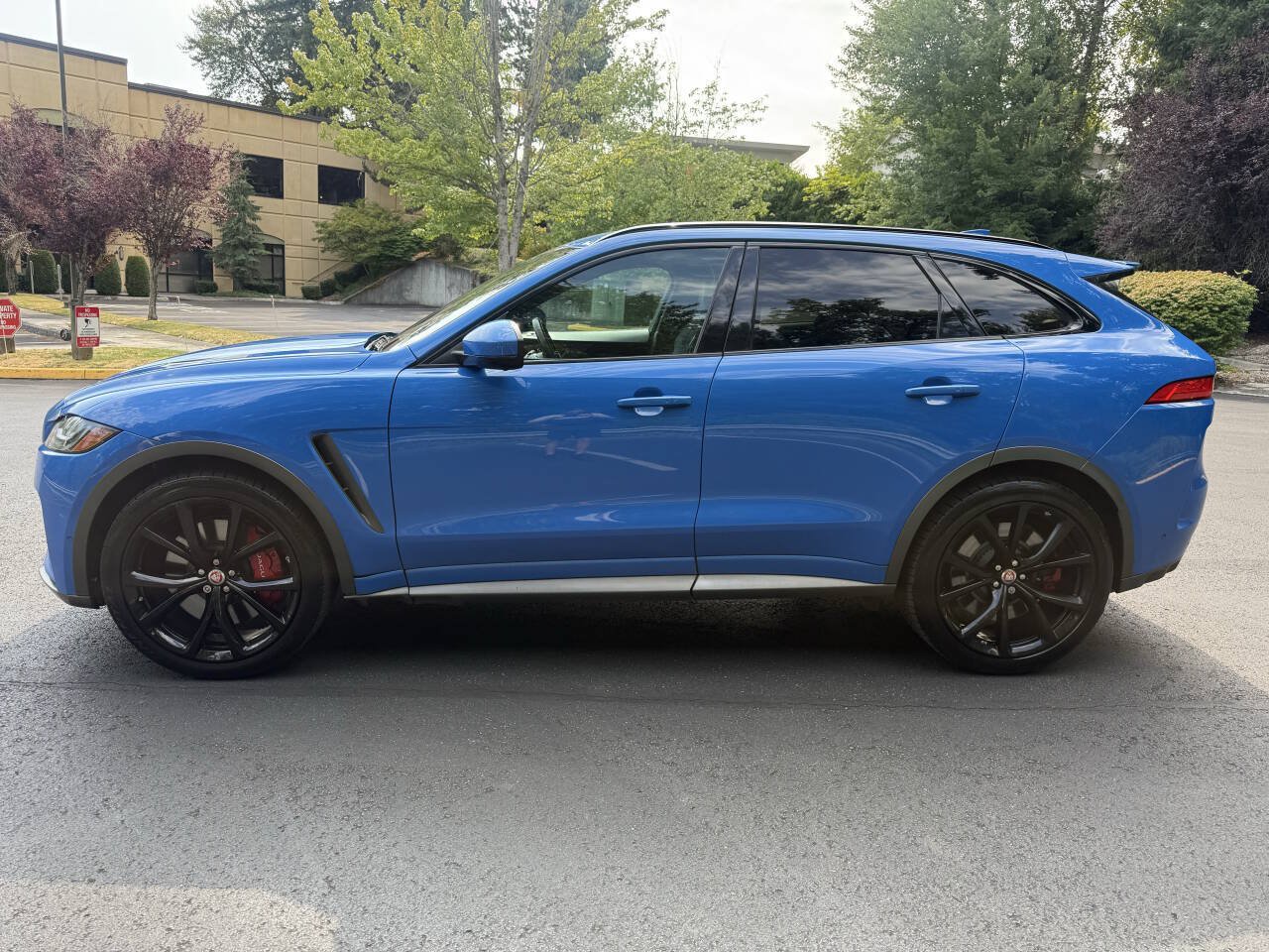 Used 2019 Jaguar F-PACE SVR AWD/4WD image 2