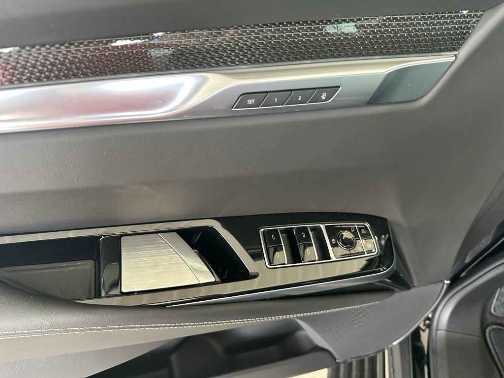 Used 2026 Cadillac Escalade ESV V w/ LPO, ONYX Package AWD/4WD image 8