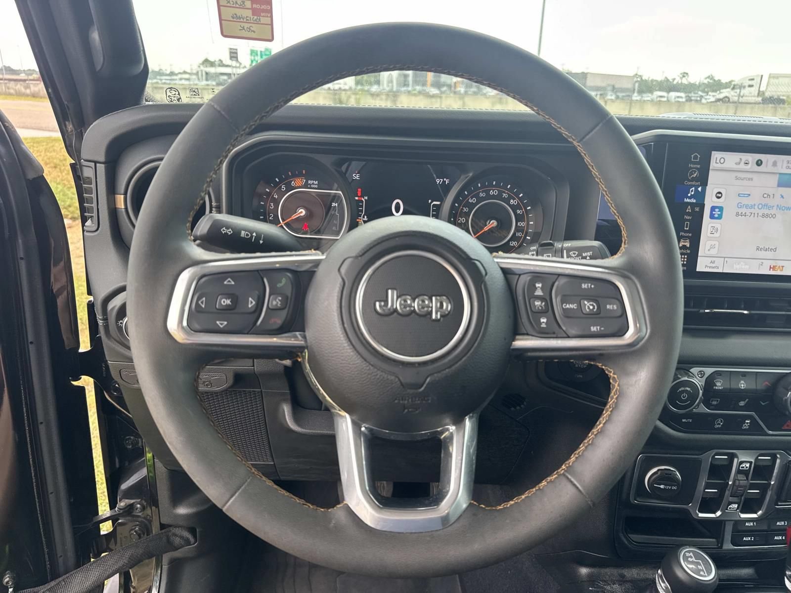 Used 2024 Jeep Wrangler Unlimited Sahara w/ Technology Group AWD/4WD image 20