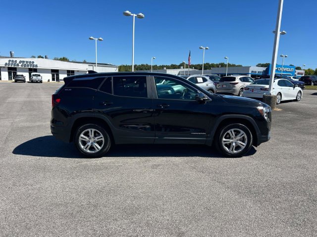 Used 2024 GMC Terrain SLE FWD image 2
