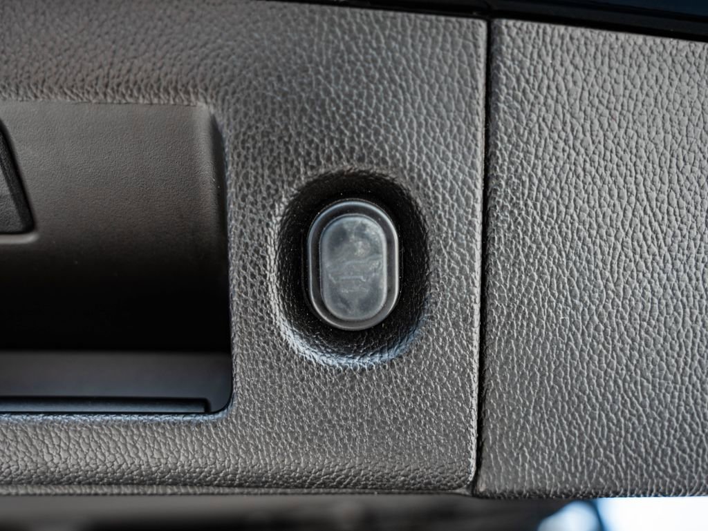 Used 2015 Cadillac Escalade Platinum image 25