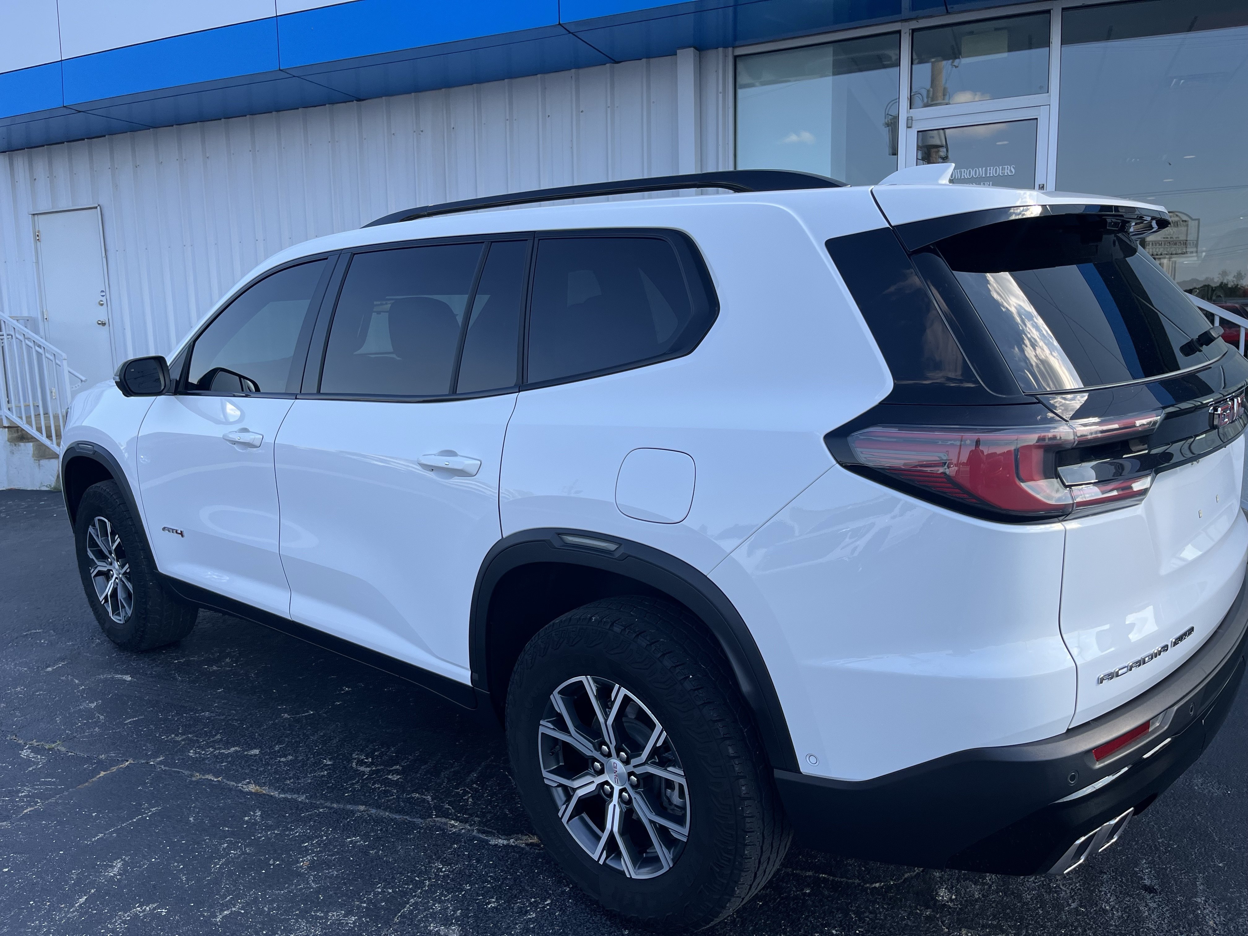 Used 2024 GMC Acadia AT4 w/ Super Cruise Package AWD/4WD image 6