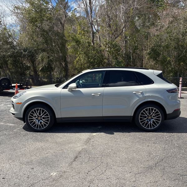 Used 2022 Porsche Cayenne Platinum Edition image 3