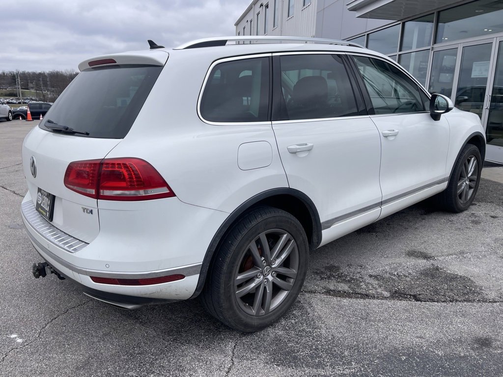 Used 2016 Volkswagen Touareg Sport image 5