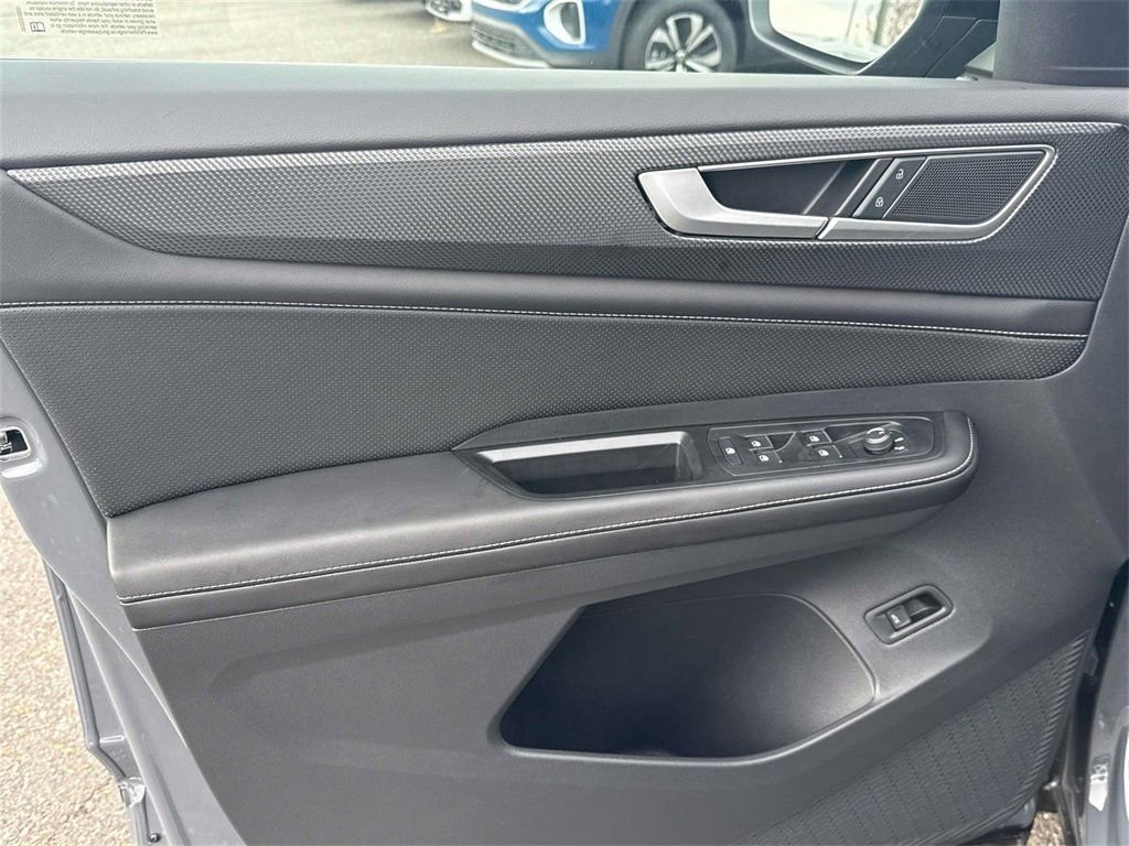 New 2026 Volkswagen Atlas Cross Sport SEL R-Line image 13