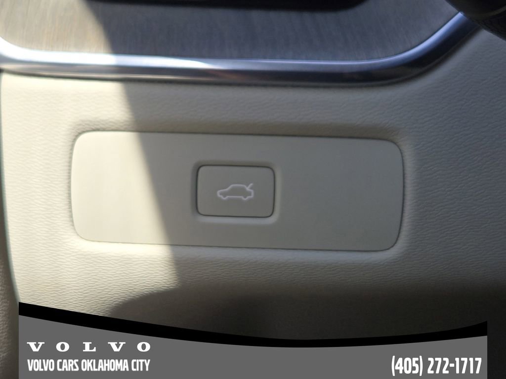 Certified 2024 Volvo XC60 B5 Ultimate w/ Protection Package Premier image 21