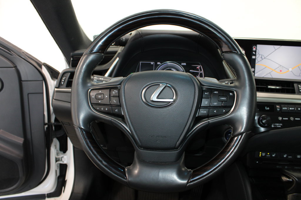 Used 2020 Lexus ES 300h w/ Accessory Package FWD image 16