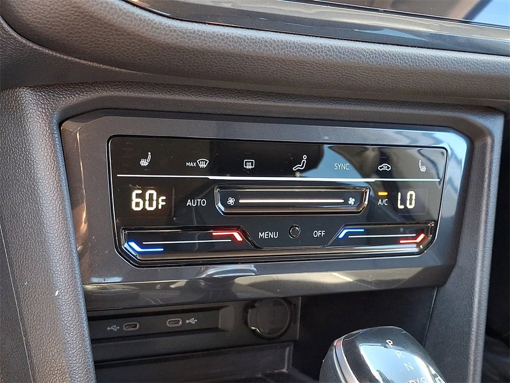 Used 2022 Volkswagen Tiguan SE image 16