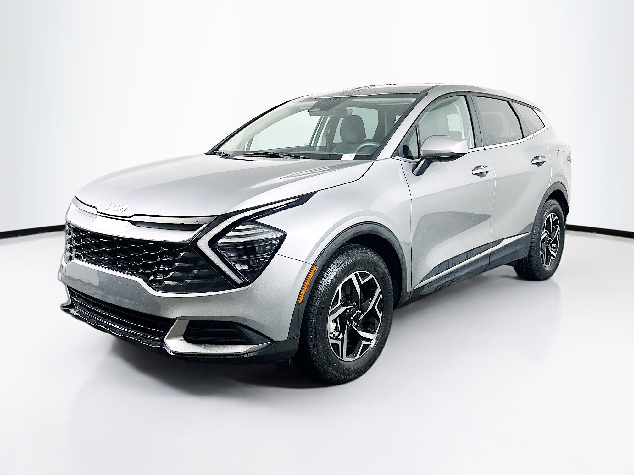 Used 2024 Kia Sportage LX image 3