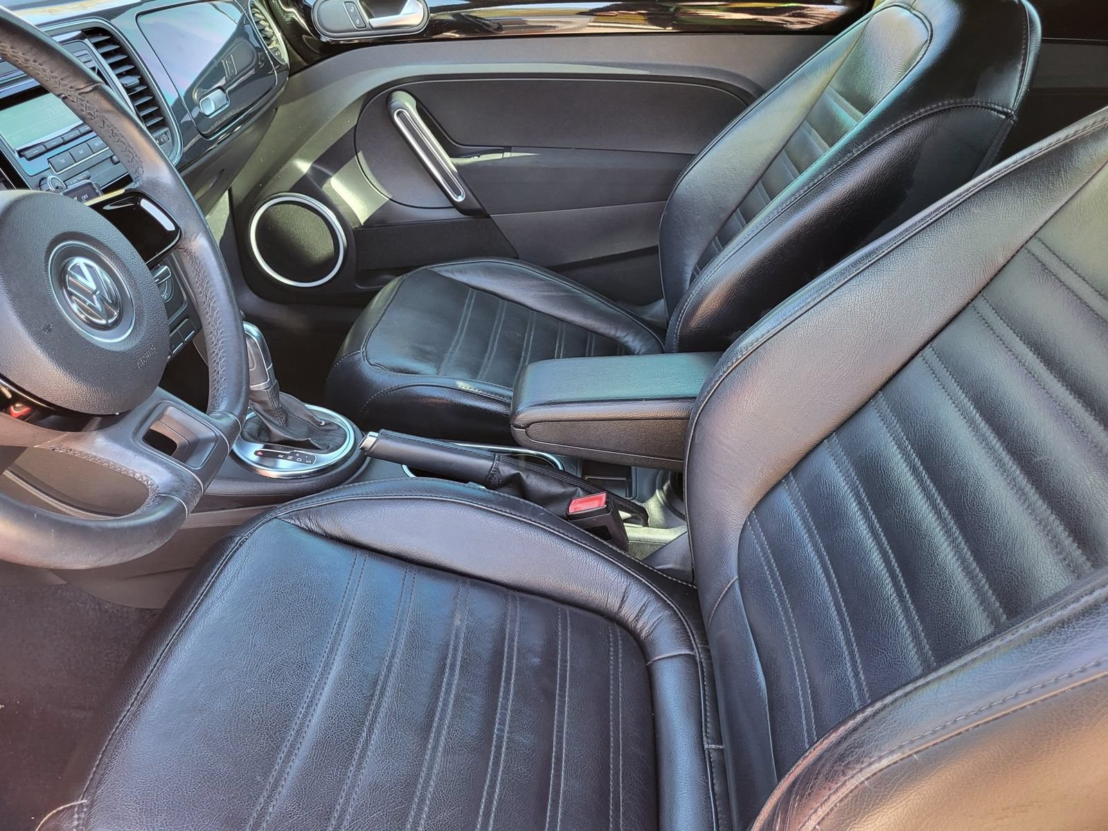 Used 2013 Volkswagen Beetle 2.0T FWD image 25