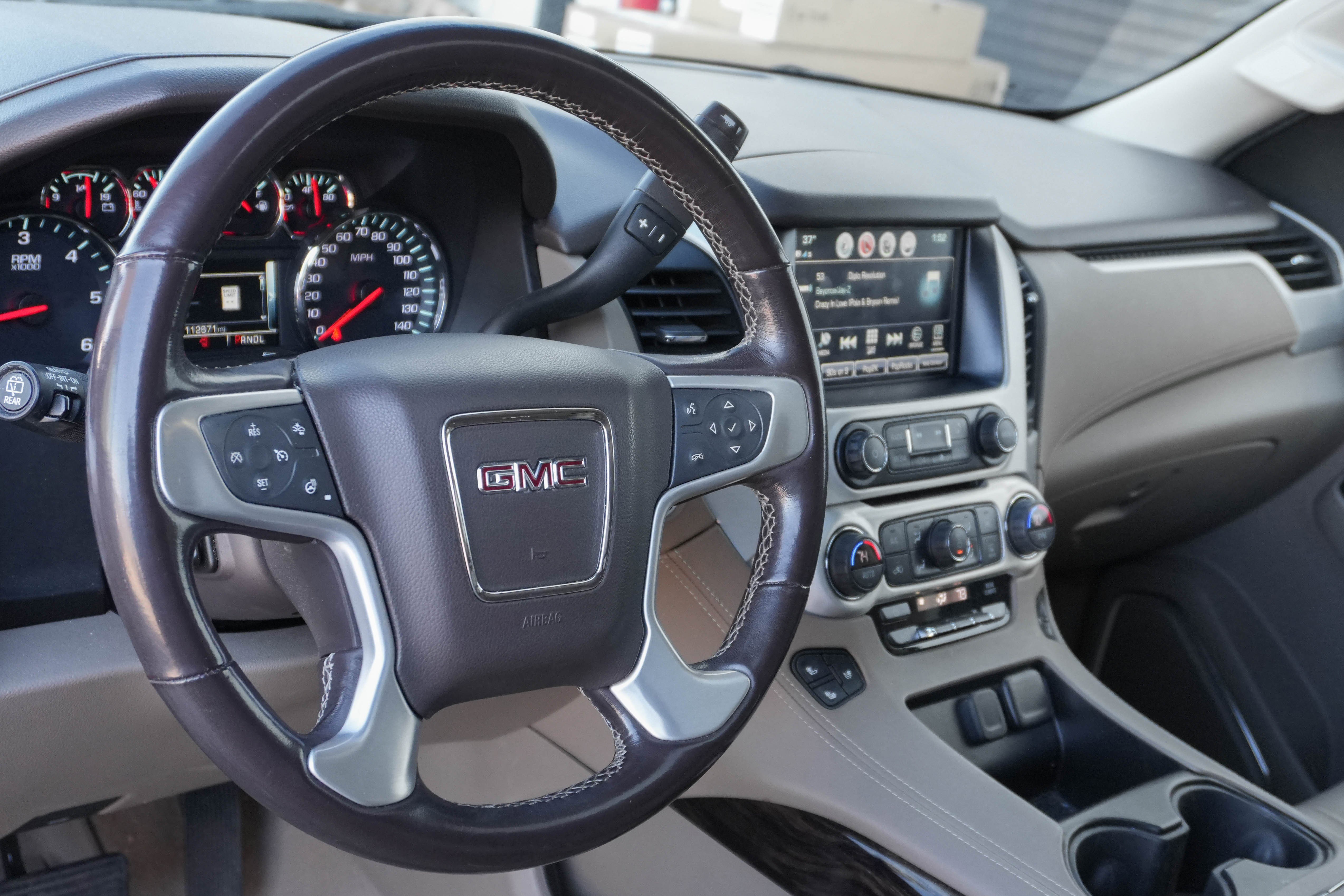 Used 2019 GMC Yukon SLT w/ Graphite Edition image 6