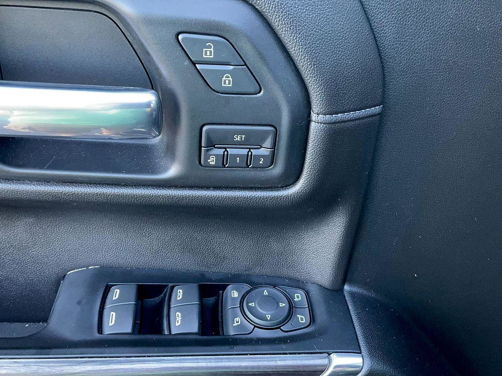 Used 2019 Chevrolet Silverado 1500 LTZ image 18