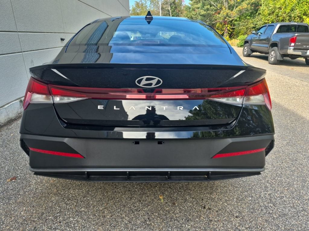 Used 2025 Hyundai Elantra Sport image 8