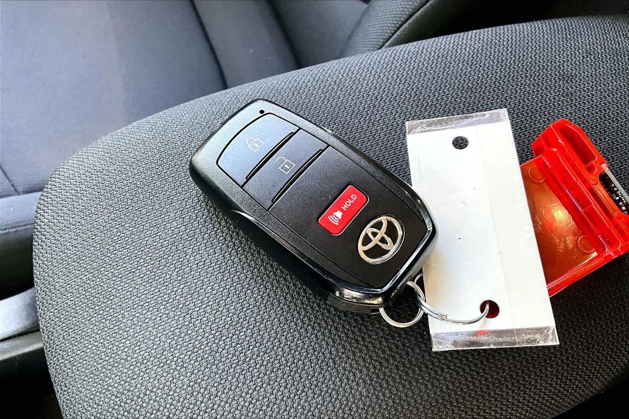 Used 2024 Toyota Corolla Cross LE w/ Moonroof Package image 36