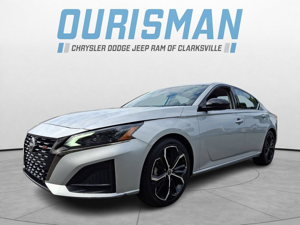 Used 2024 Nissan Altima 2.5 SR FWD image 3