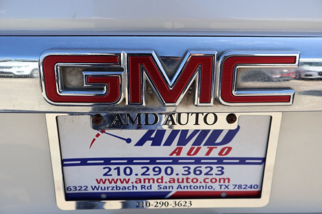 Used 2015 GMC Yukon Denali w/ Premium Package AWD/4WD image 14