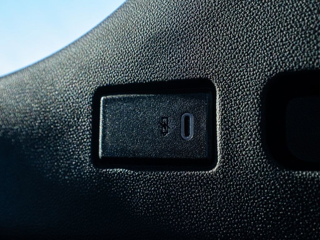 Used 2022 Chevrolet Tahoe Z71 w/ Luxury Package image 49