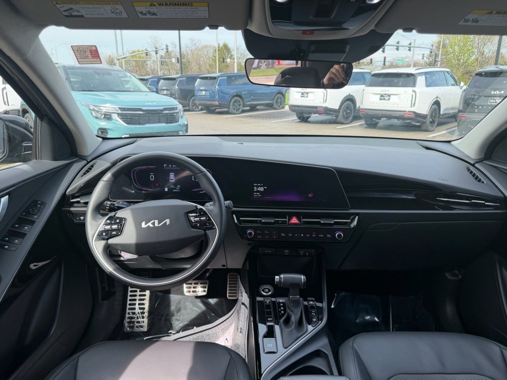 Used 2023 Kia Niro EX Touring image 6