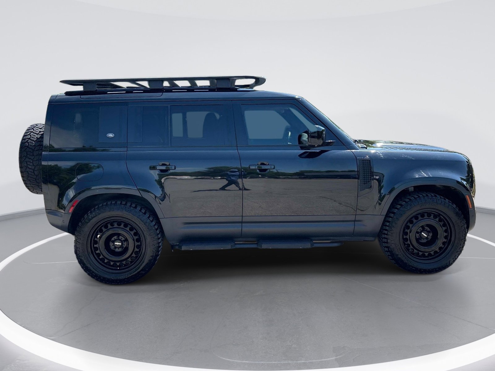 Used 2022 Land Rover Defender 110 S AWD/4WD image 9