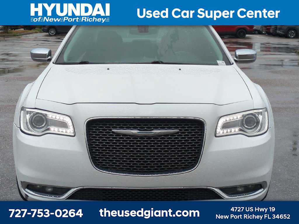 Used 2016 Chrysler 300 C RWD image 8