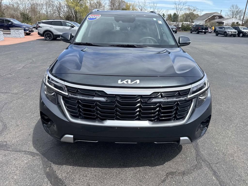 Used 2025 Kia Seltos S AWD/4WD image 11