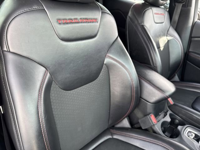 Used 2019 Jeep Cherokee Trailhawk w/ Cold Weather Group image 26