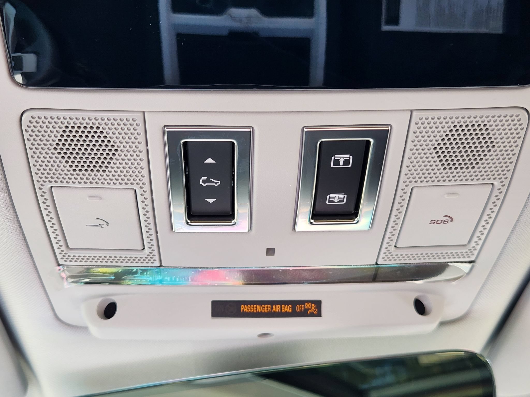 Used 2025 Land Rover Defender 90 S AWD/4WD image 31
