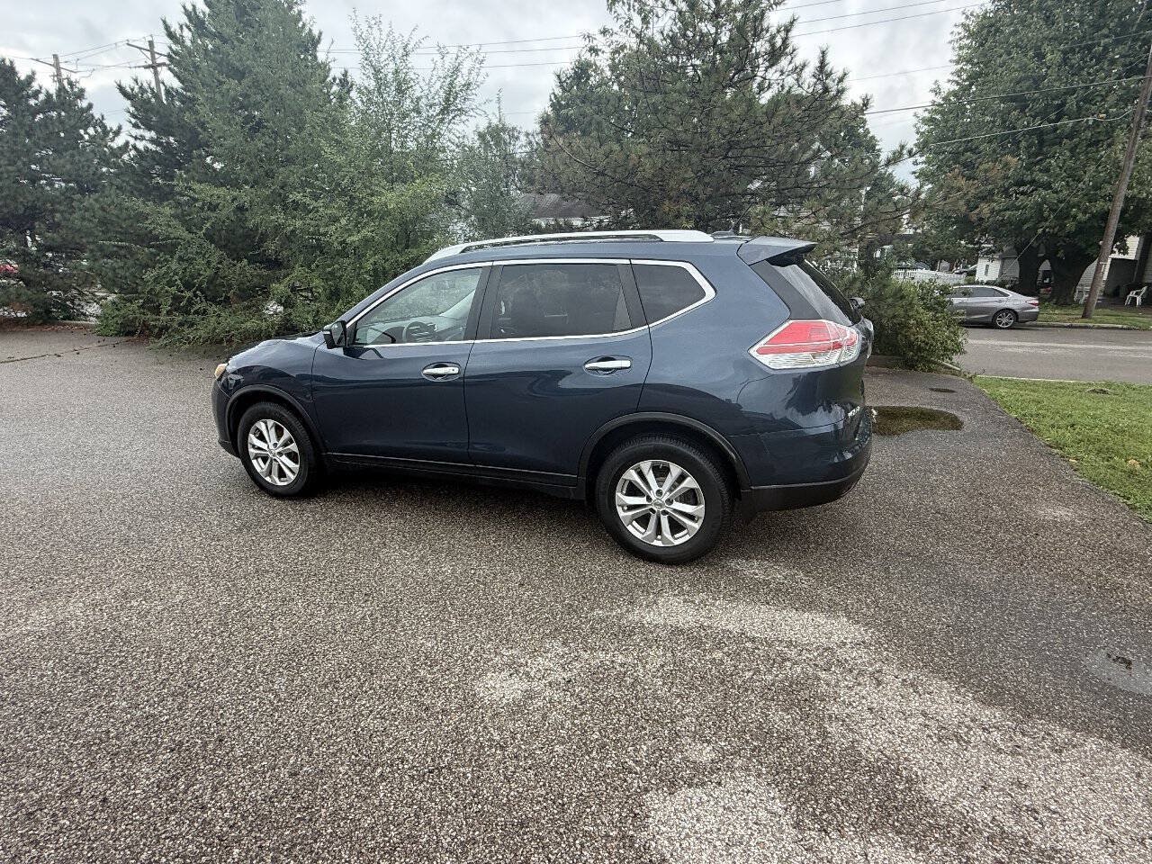 Used 2015 Nissan Rogue SV w/ SV Premium Package FWD image 2