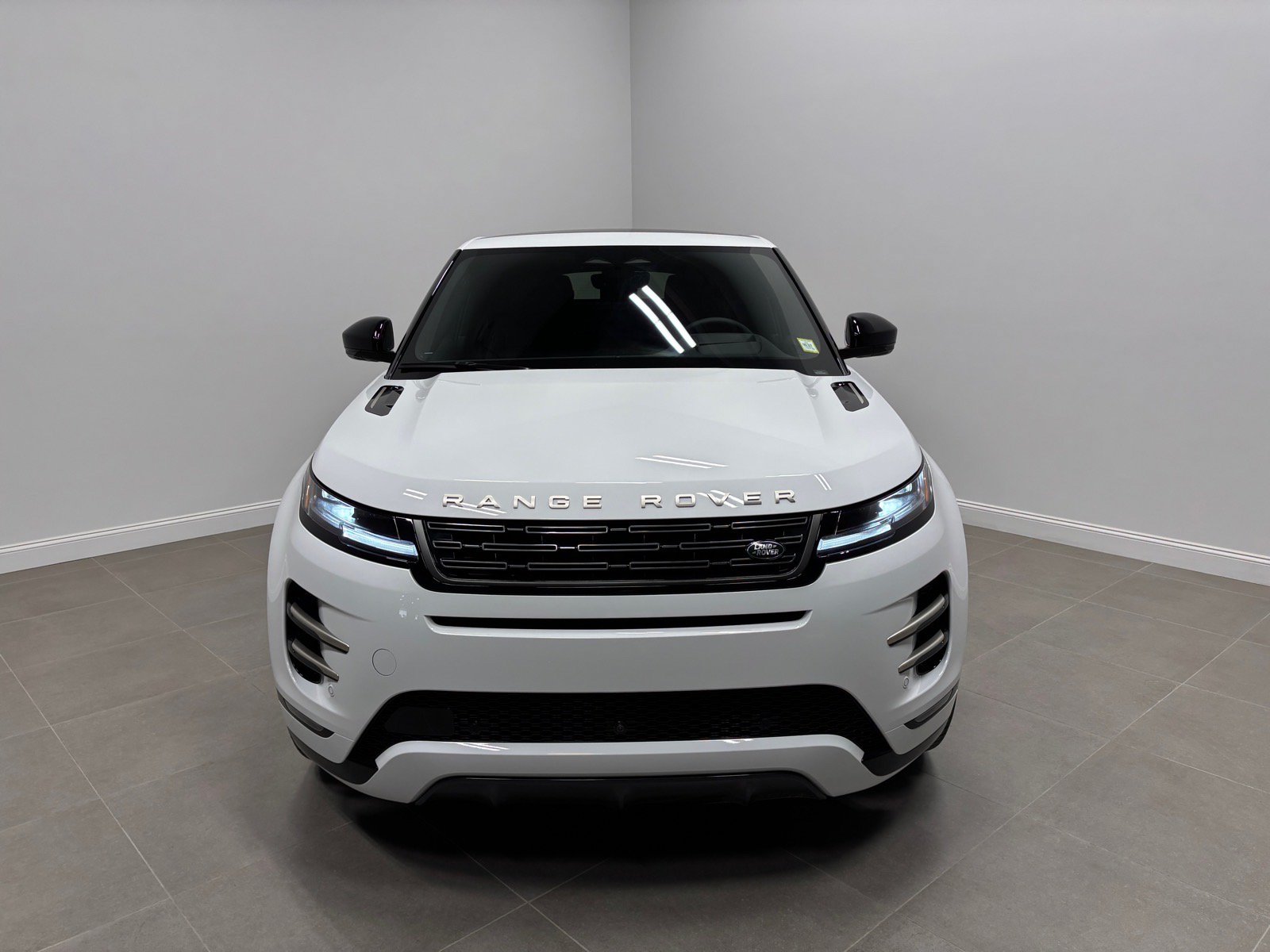 New 2026 Land Rover Range Rover Evoque Hoxton AWD/4WD image 3