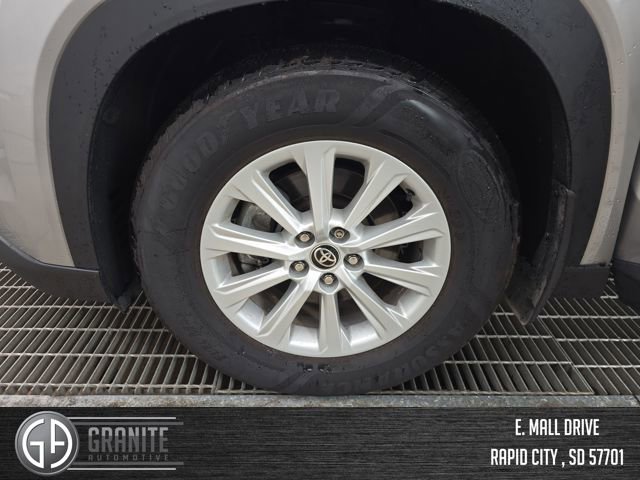 Used 2024 Toyota Grand Highlander XLE image 25