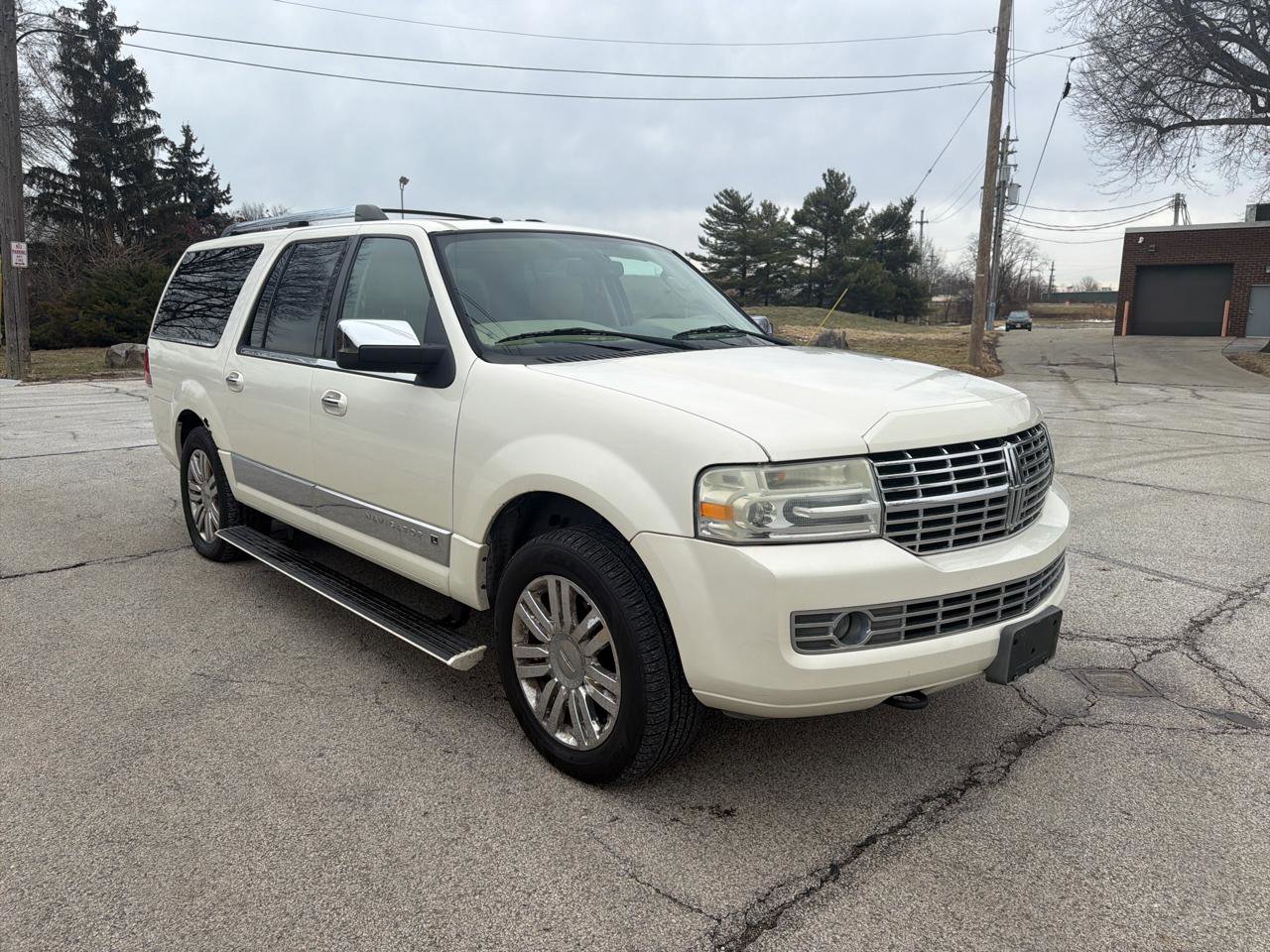 Used 2008 Lincoln Navigator L 4WD image 3