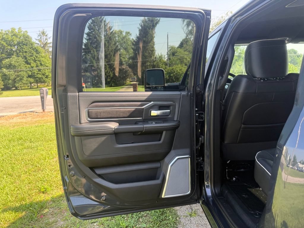 New 2026 RAM 5500 4x4 Crew Cab w/ Laramie Trim Package image 38