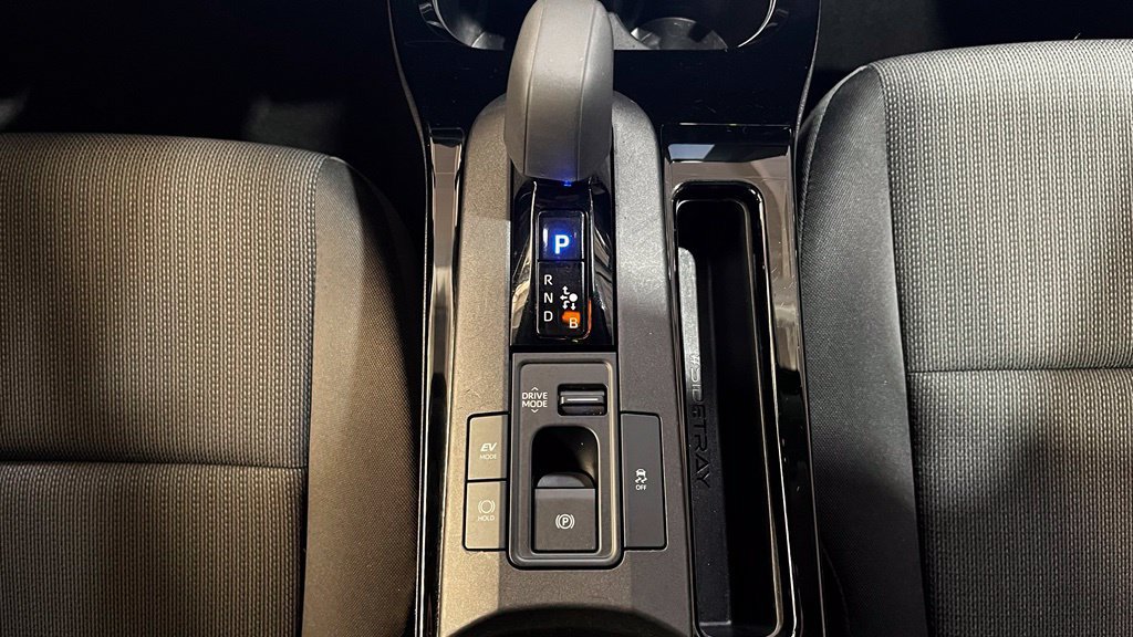 Used 2025 Toyota Prius LE FWD image 18