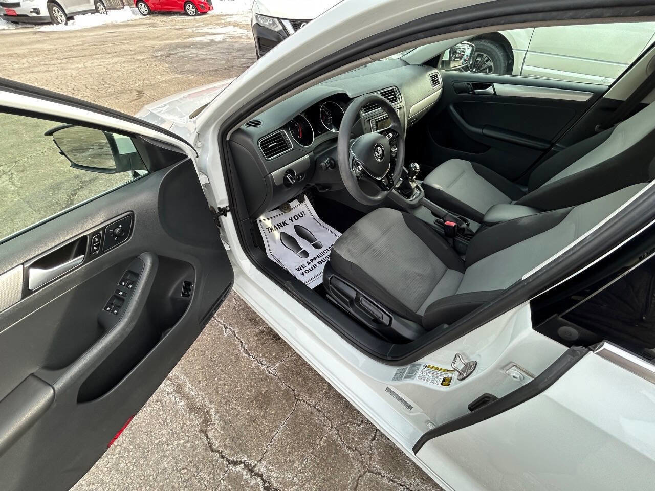 Used 2017 Volkswagen Jetta S image 5