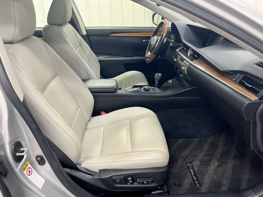 Used 2013 Lexus ES 300h w/ Premium Pkg FWD image 22